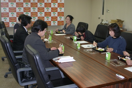 食事中も会話が弾む様子の写真3 食事中も会話が弾む様子の写真3