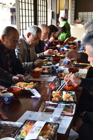 昼食会の写真 昼食会の写真