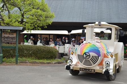 「坊ちゃん列車」で園内一周の写真 「坊ちゃん列車」で園内一周の写真