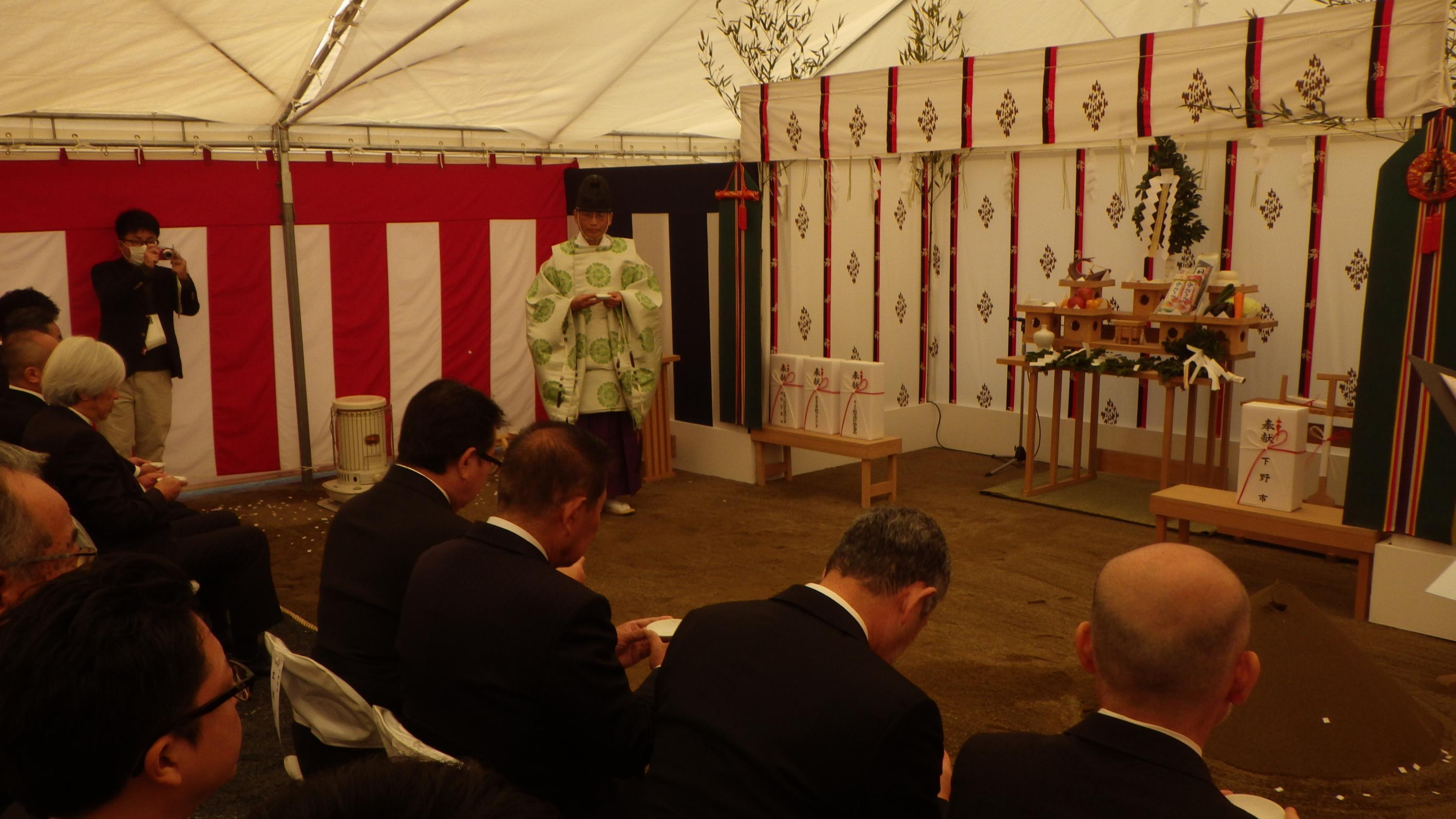 神酒拝戴の様子 神酒拝戴の様子