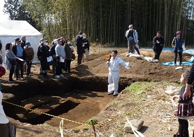 発掘調査現地説明会の写真 発掘調査現地説明会の写真