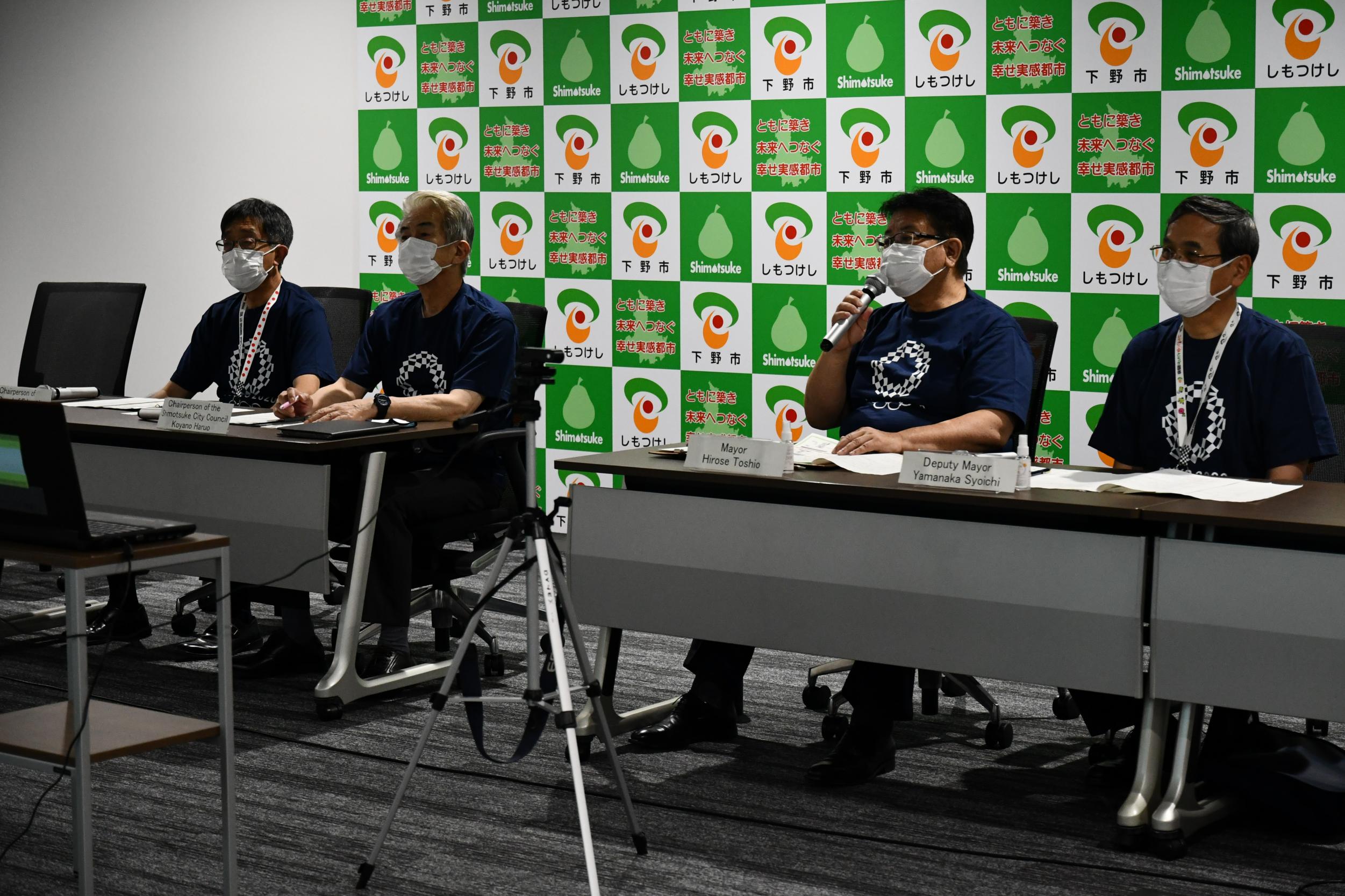 オンライン歓迎会の様子(市役所) オンライン歓迎会の様子(市役所)