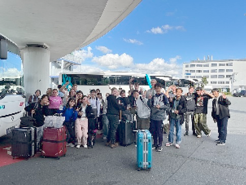 フランクフルト空港での集合写真