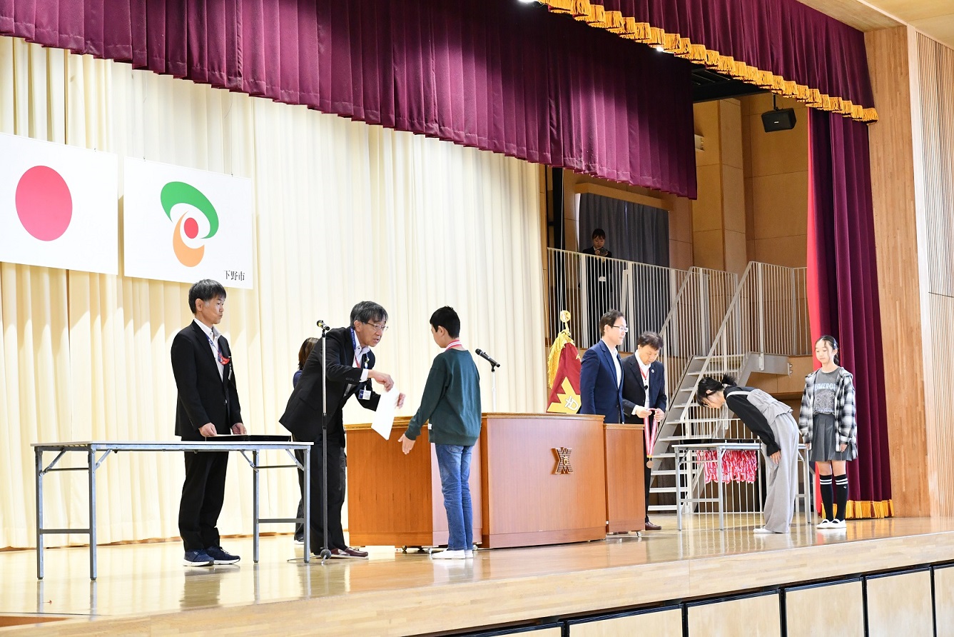 古山小児童表彰のようす（2）