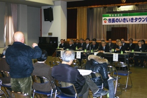 平成21年度（後期）市政懇談会のようす（南河内会場）