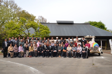 民俗資料館「夜明け前」での集合写真 民俗資料館「夜明け前」での集合写真