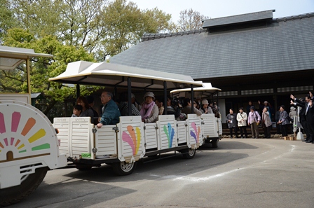 「坊ちゃん列車」に乗って園内見物の写真 「坊ちゃん列車」に乗って園内見物の写真