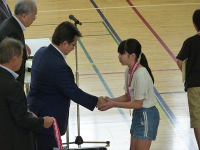 市長と握手