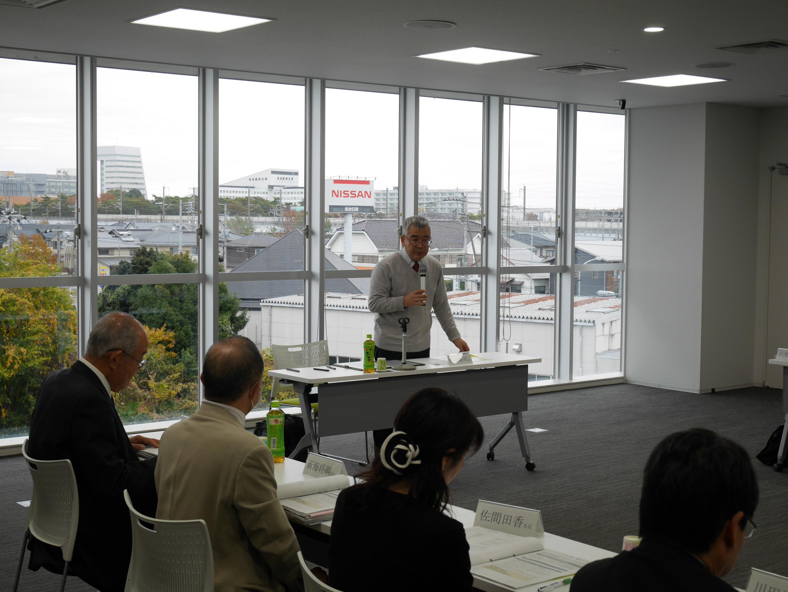 総合計画審議会の会議の様子（中村会長）