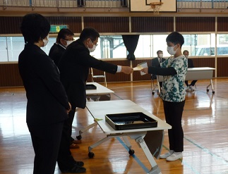 表彰状の授与