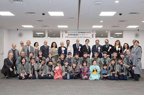 坂村市長とディーツヘルツタール訪問団、小金井子どもお囃子会の集合写真