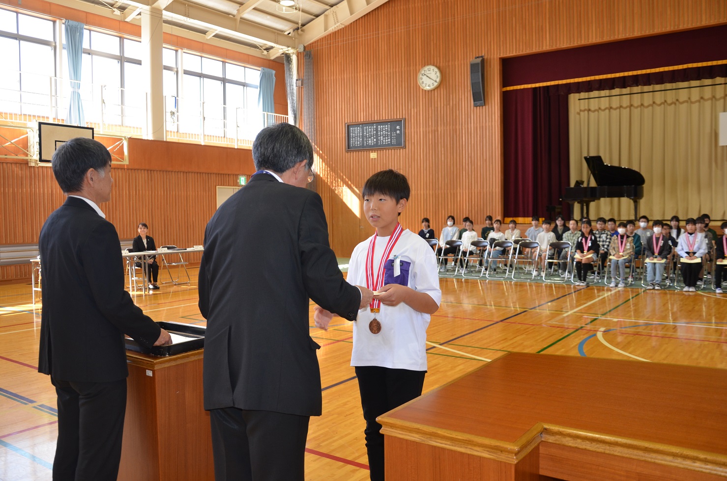 石橋小児童表彰の様子(1)