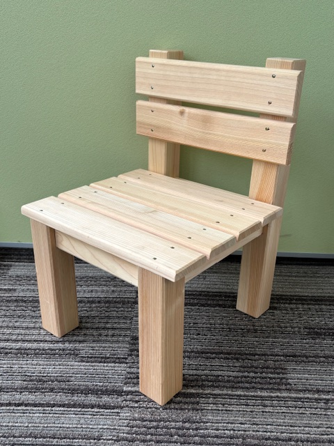 ミニ背付き椅子