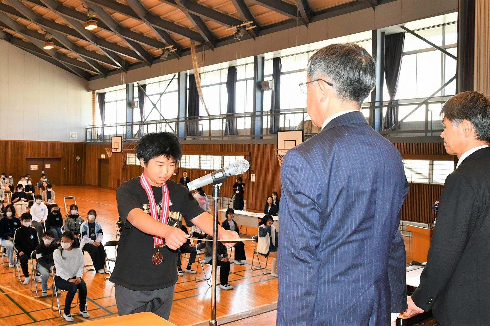 祇園小児童表彰のようす(2) 祇園小児童表彰のようす(2)