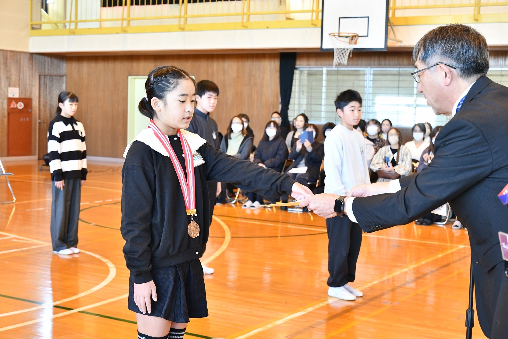 国分寺東小児童表彰のようす（1）