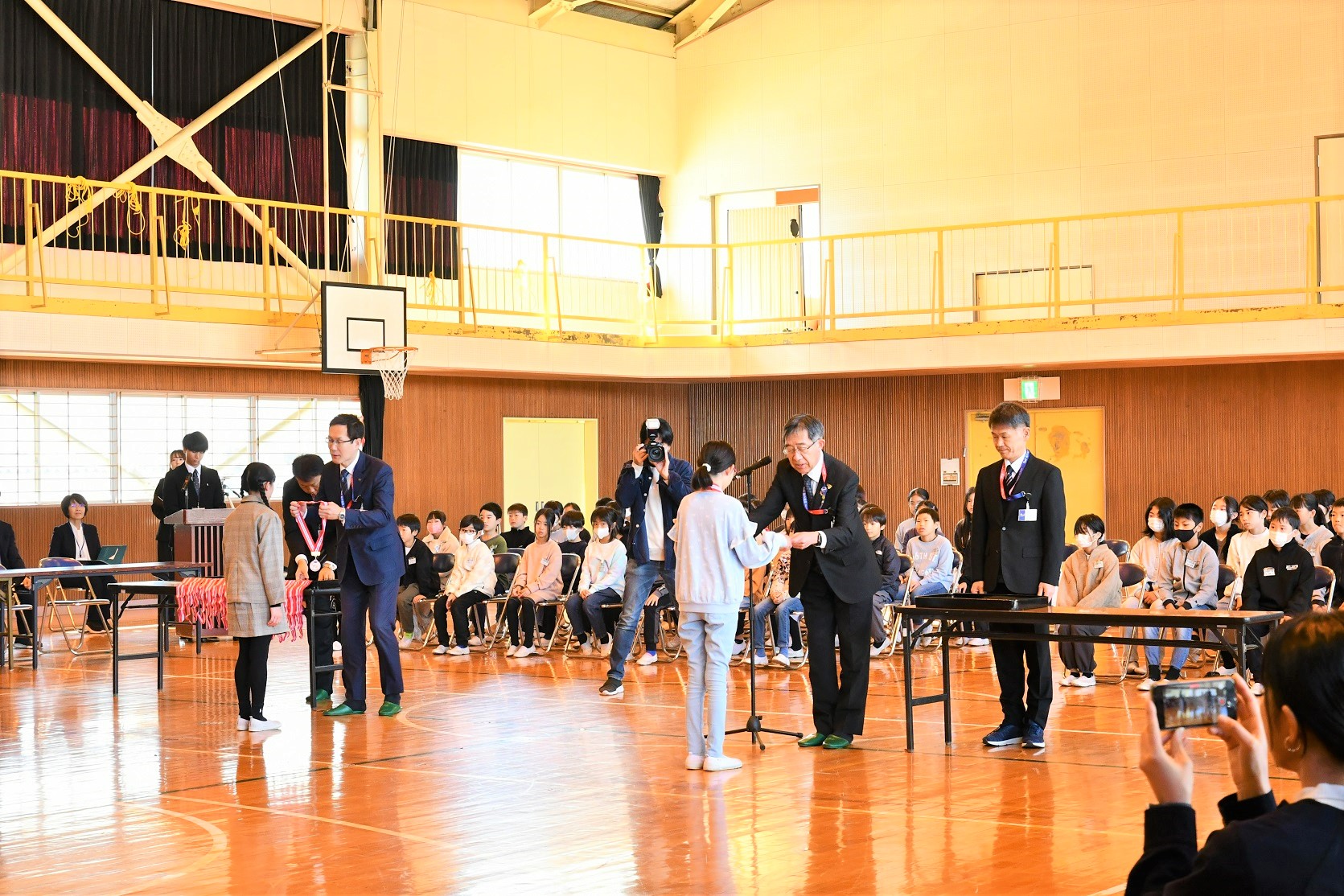 国分寺東小児童表彰のようす（2）