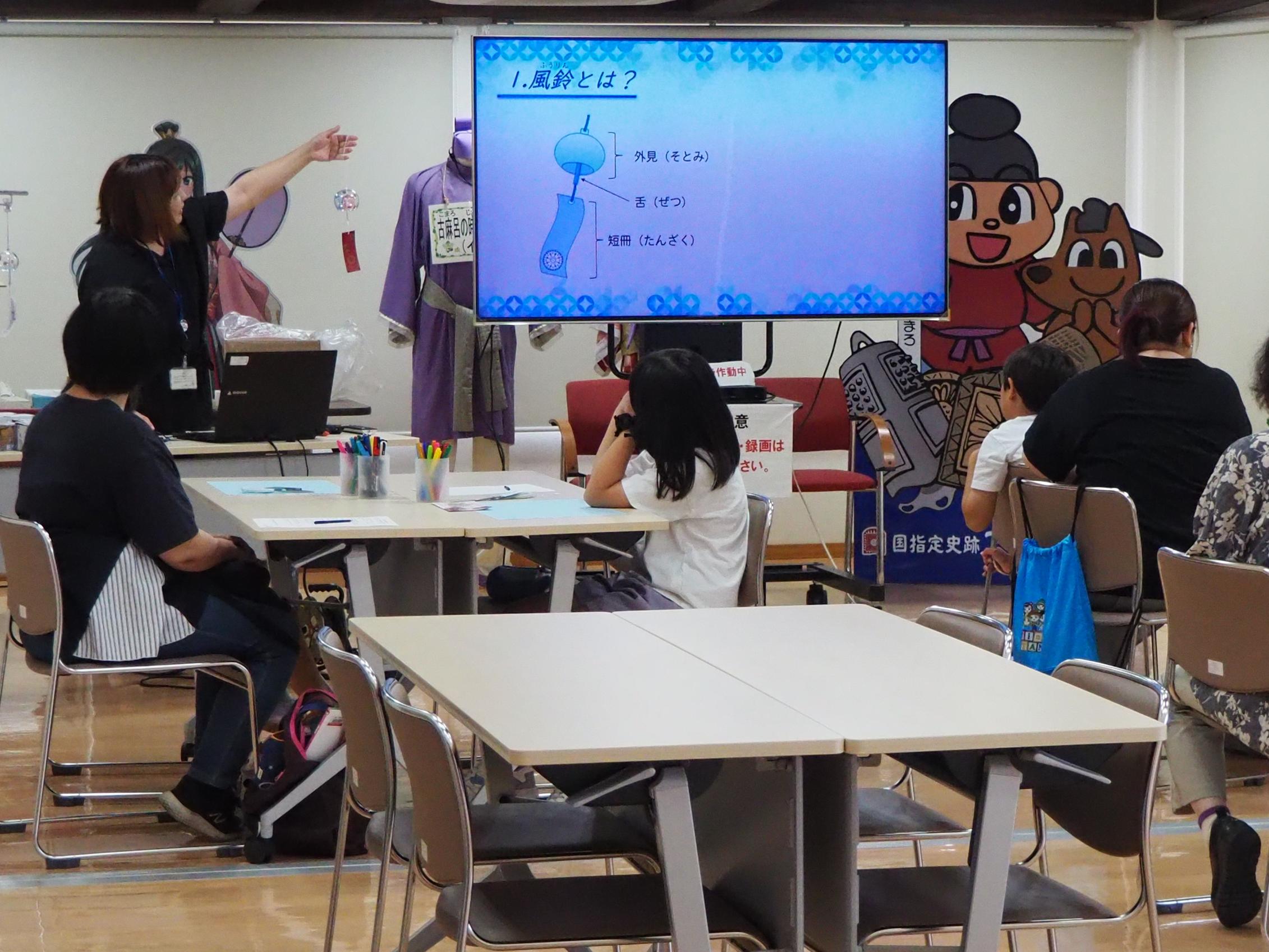 風鐸説明の様子 風鐸説明の様子